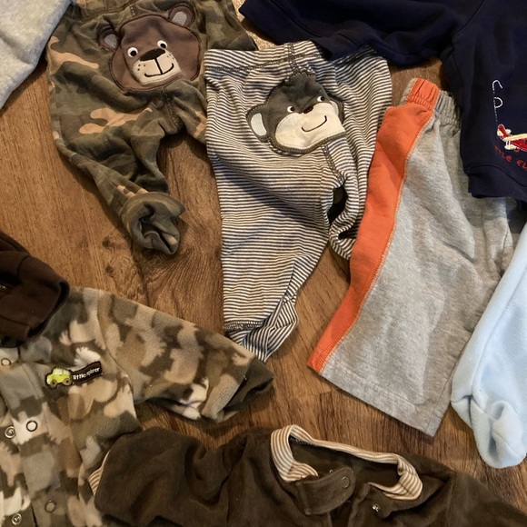 Bundle #3 boys 0-3 month clothes - Picture 5 of 5